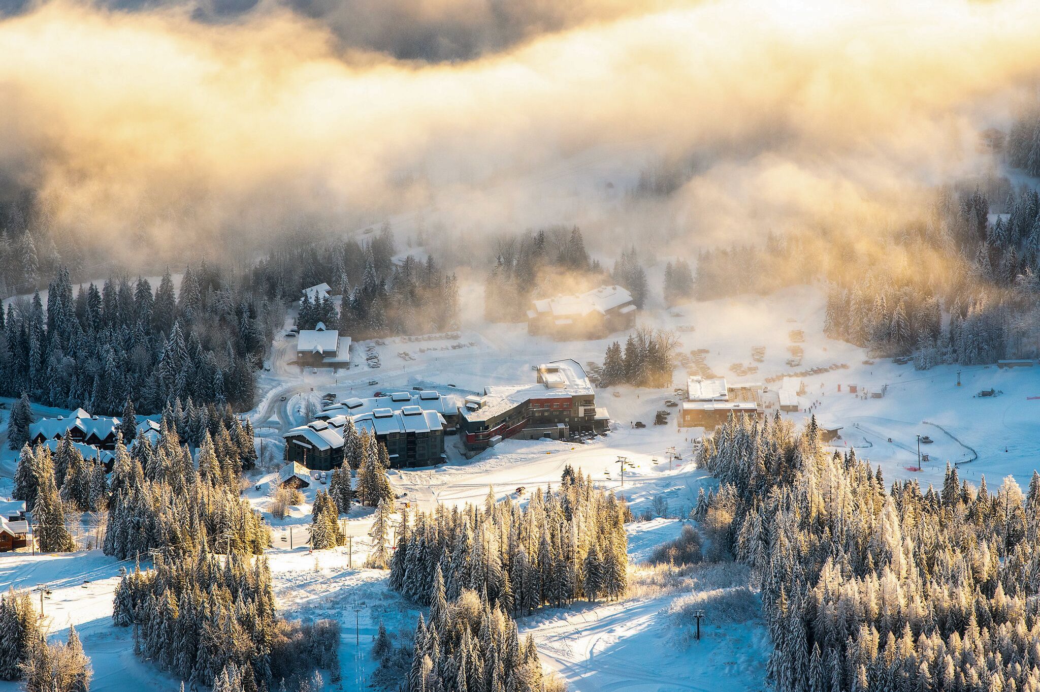Blick auf die Base am Granite Mountain am Red Mountain Resort in British Columbia